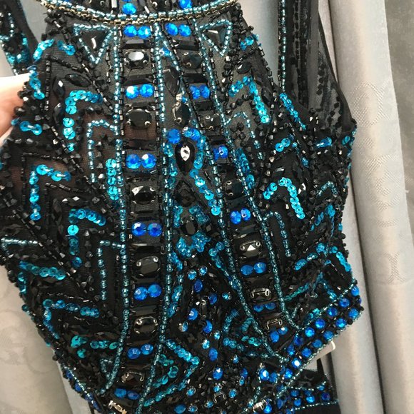 Side Cut-outs, Backless, Blingy Sexy Cruise Dress - Picture 3 of 13